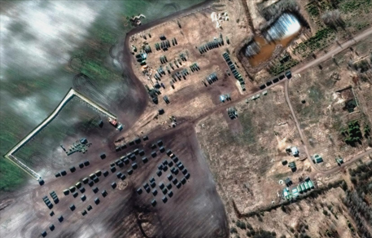 Geheime Satellitenbilder zeigen neue russische Strategie - Besatzer graben sich rund um Bachmut ein!