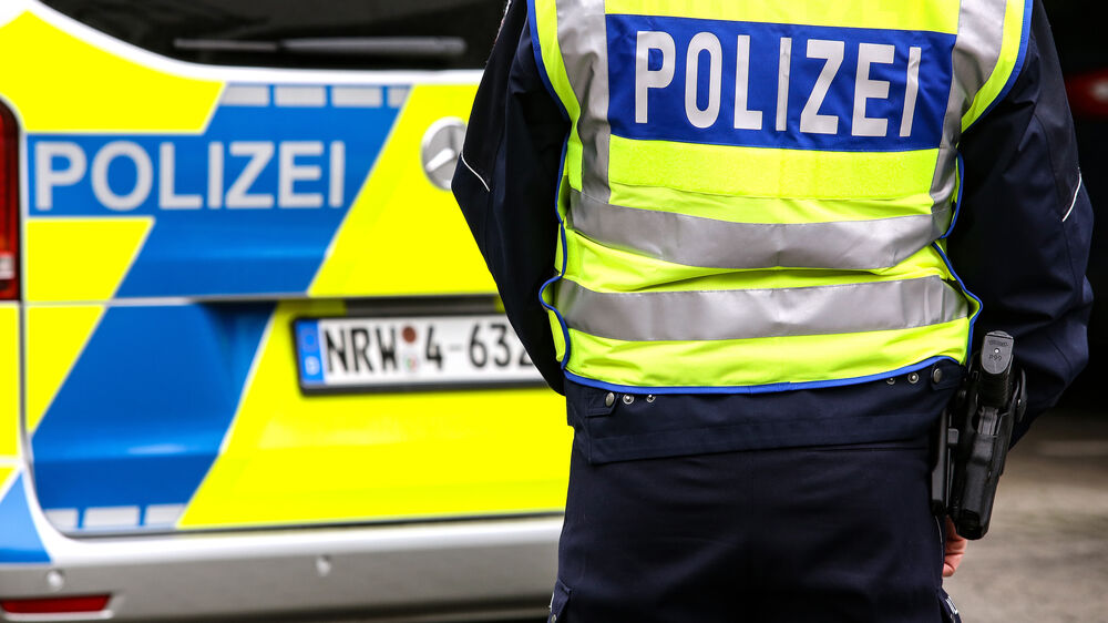 Polizist in Lebensgefahr! 4 Männer prügeln auf Ihn ein - Einer der Täter ist gerade mal 13 Jahre alt