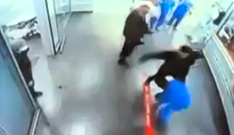 Berlin: Arzt und Pfleger in Notaufnahme verprügelt - Angehörige drehen durch!