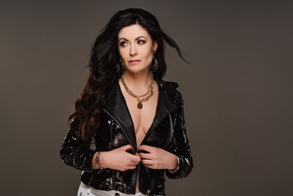 Allessa überrascht: Schlager-Topsong, Rock-Album in Arbeit und ungewöhnliche Nebenrolle