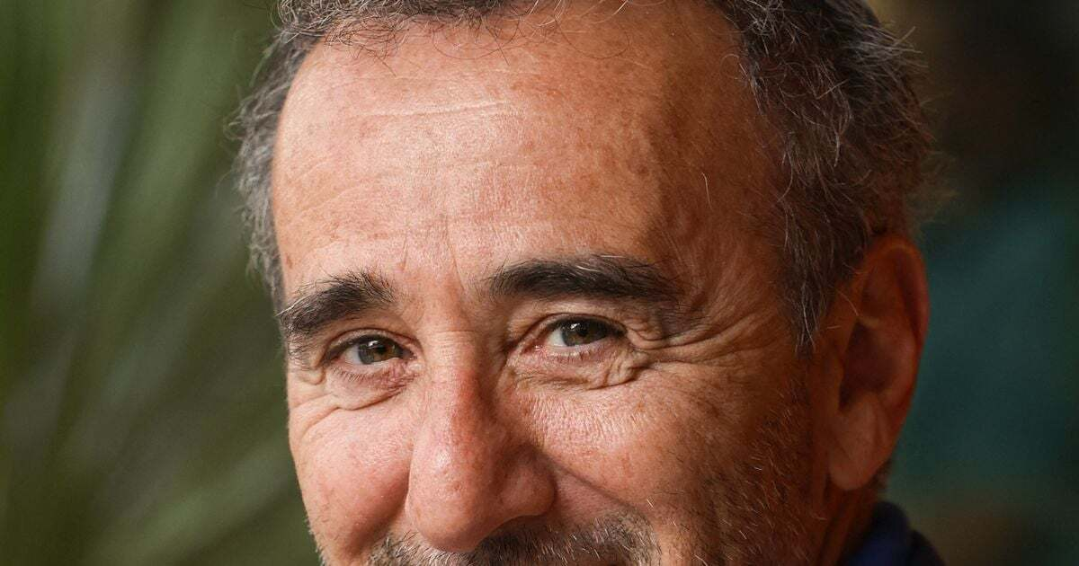 Elie Semoun, papa à 62 ans : ses doutes, sa philosophie et le prénom du bébé dévoilé