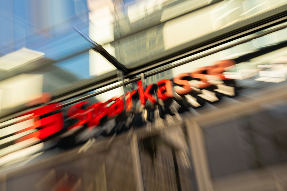Sparkasse explodiert nach Raubüberfall! Automatensprenger schlagen zu