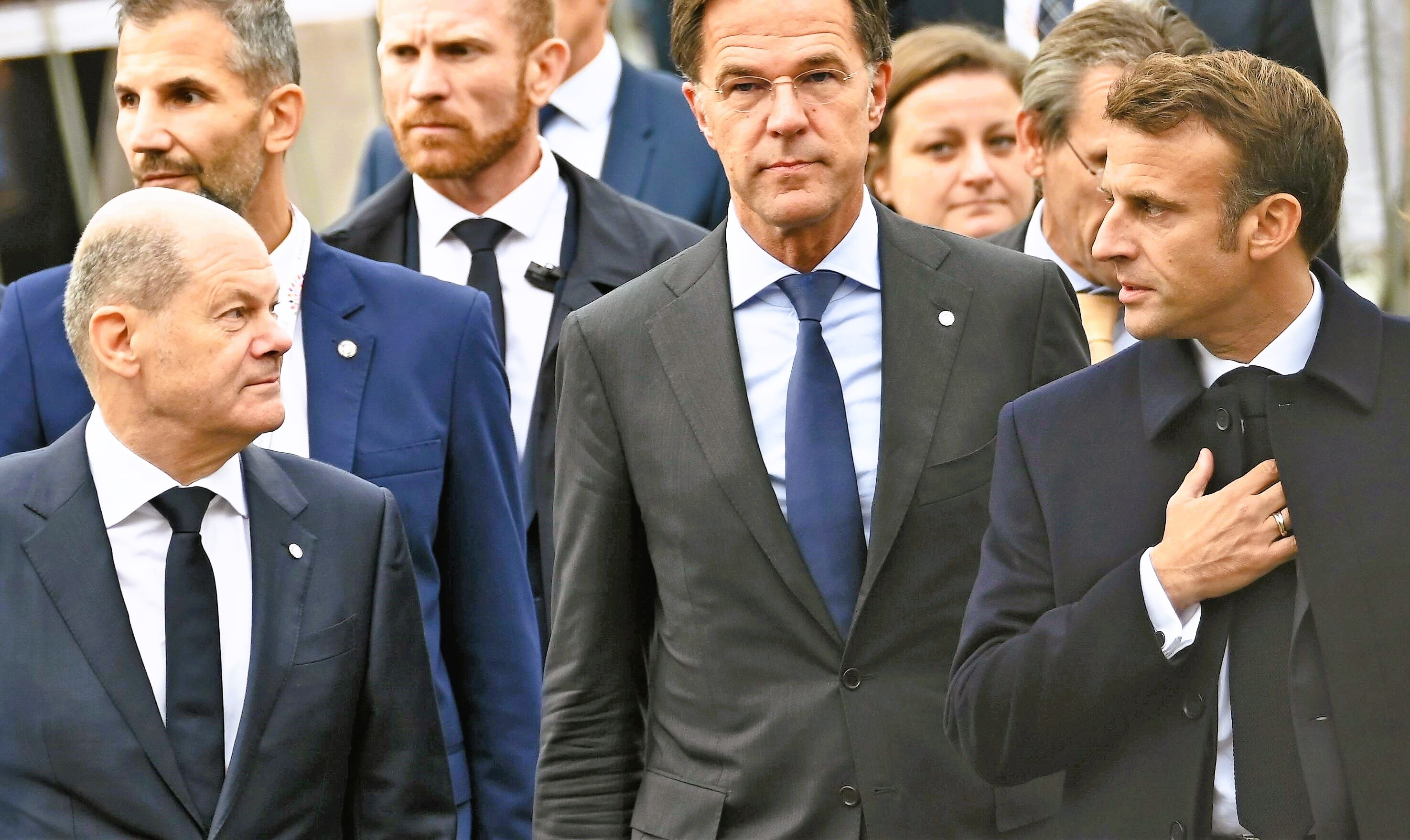 Geheimer NATO-Friendsplan! Selenskyj soll verhandeln - bekommt aber auch mehr Waffen!