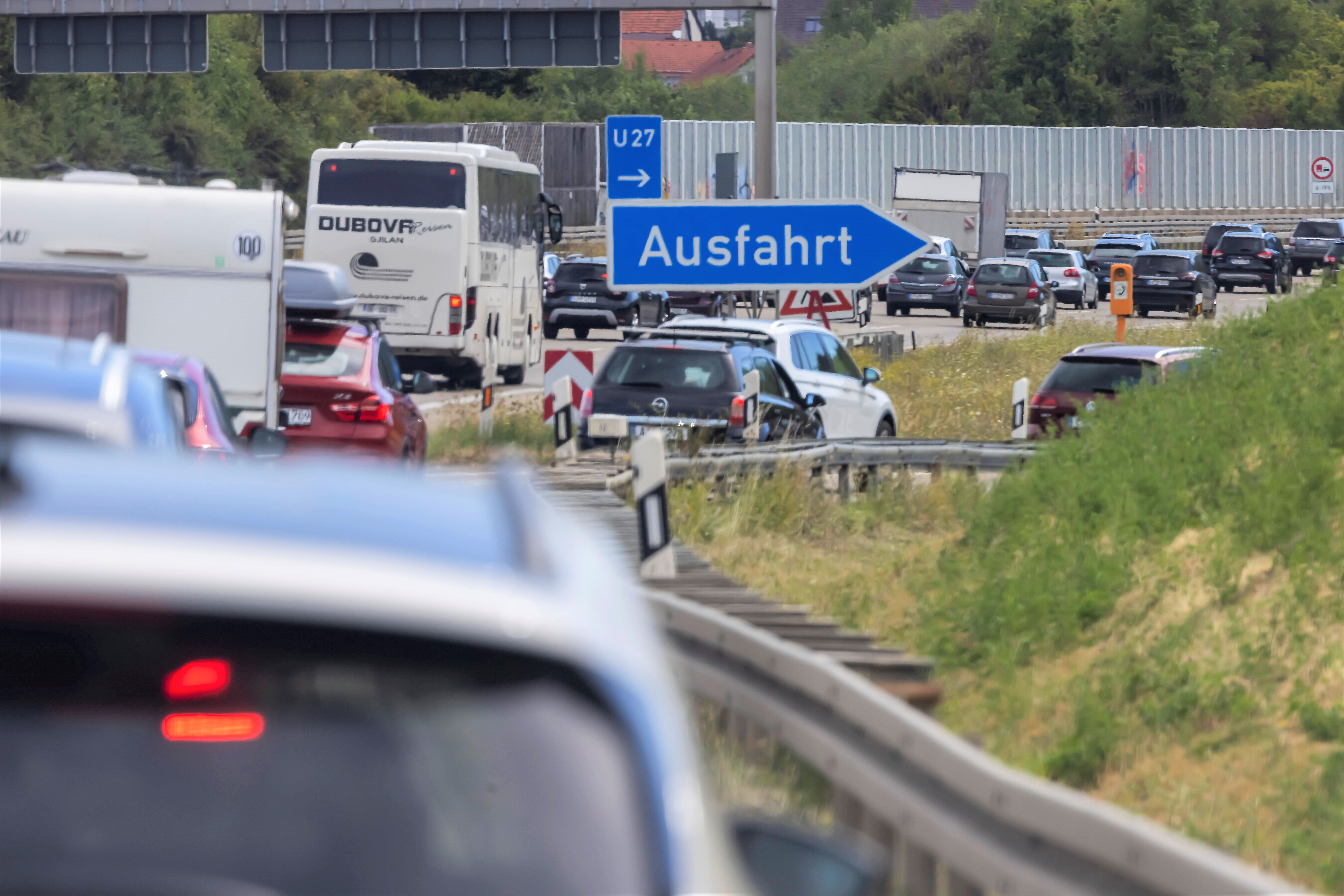 US-Armee in schweren Unfall auf der Autobahn verwickelt! Munitionstransport verunglückt - Sperrung!
