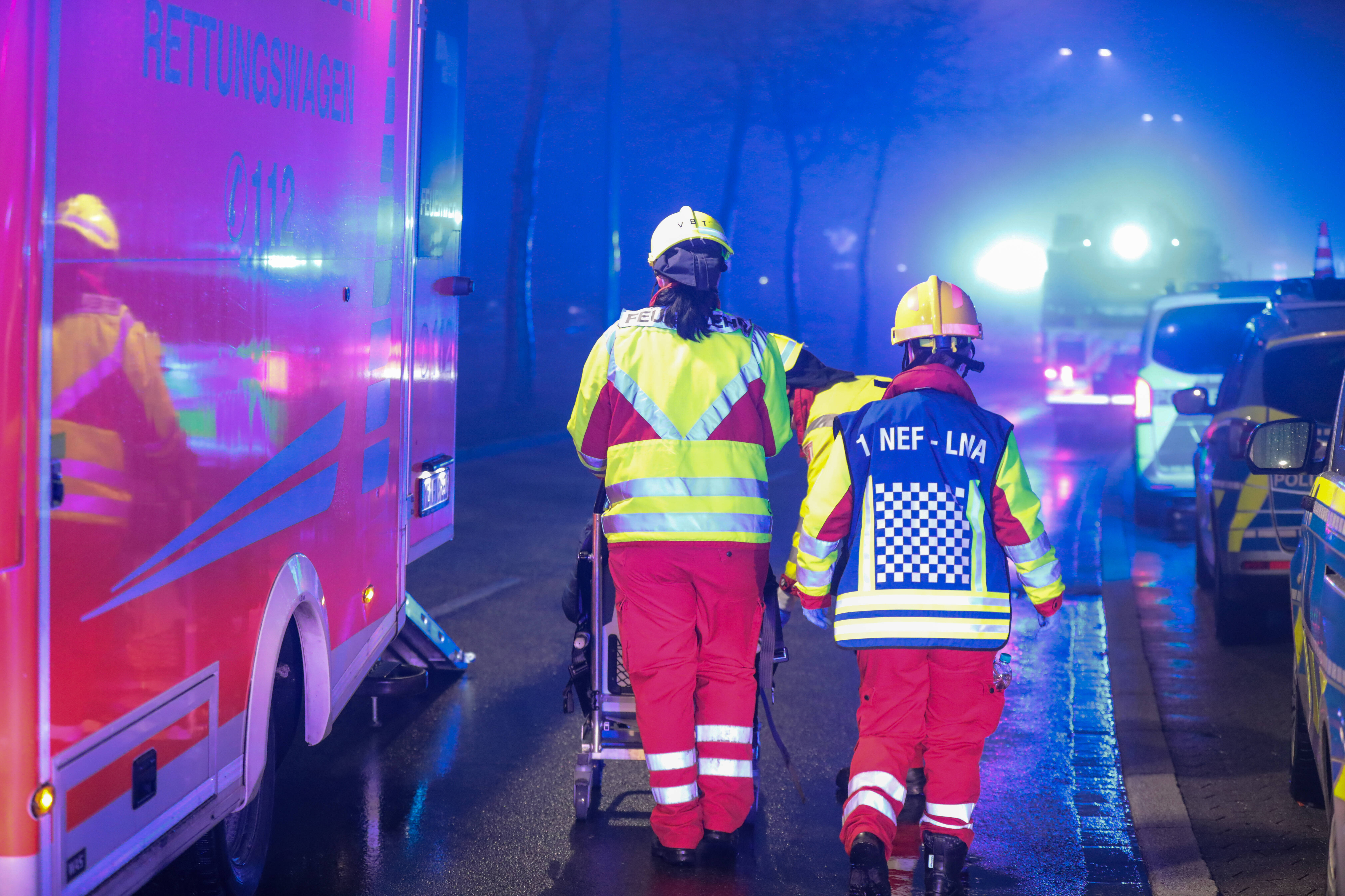 Junges Pärchen stirbt bei E-Scooter Unfall! Auto rammte sie einfach um - Polizei ermittelt Hintergründe 