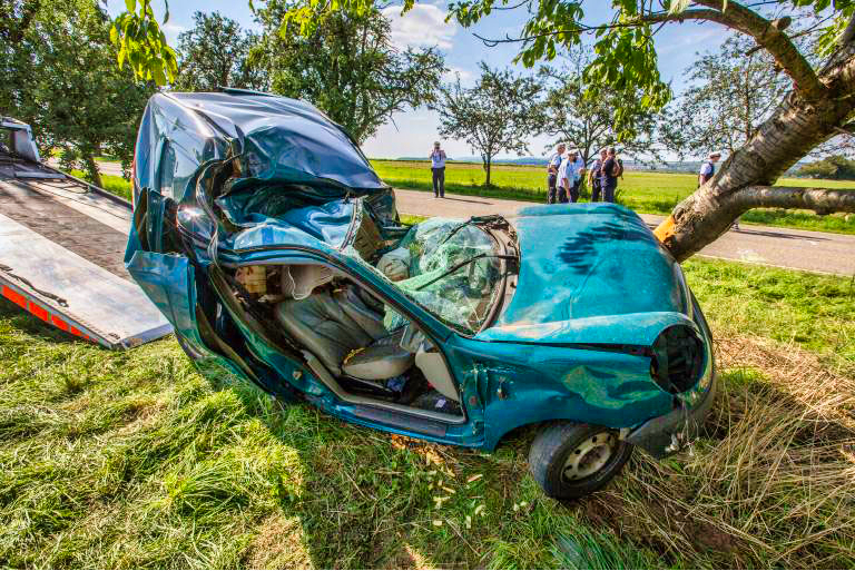 Tragödie nach Abi-Party! Junges Mädchen verbrennt in ihrem Wagen!