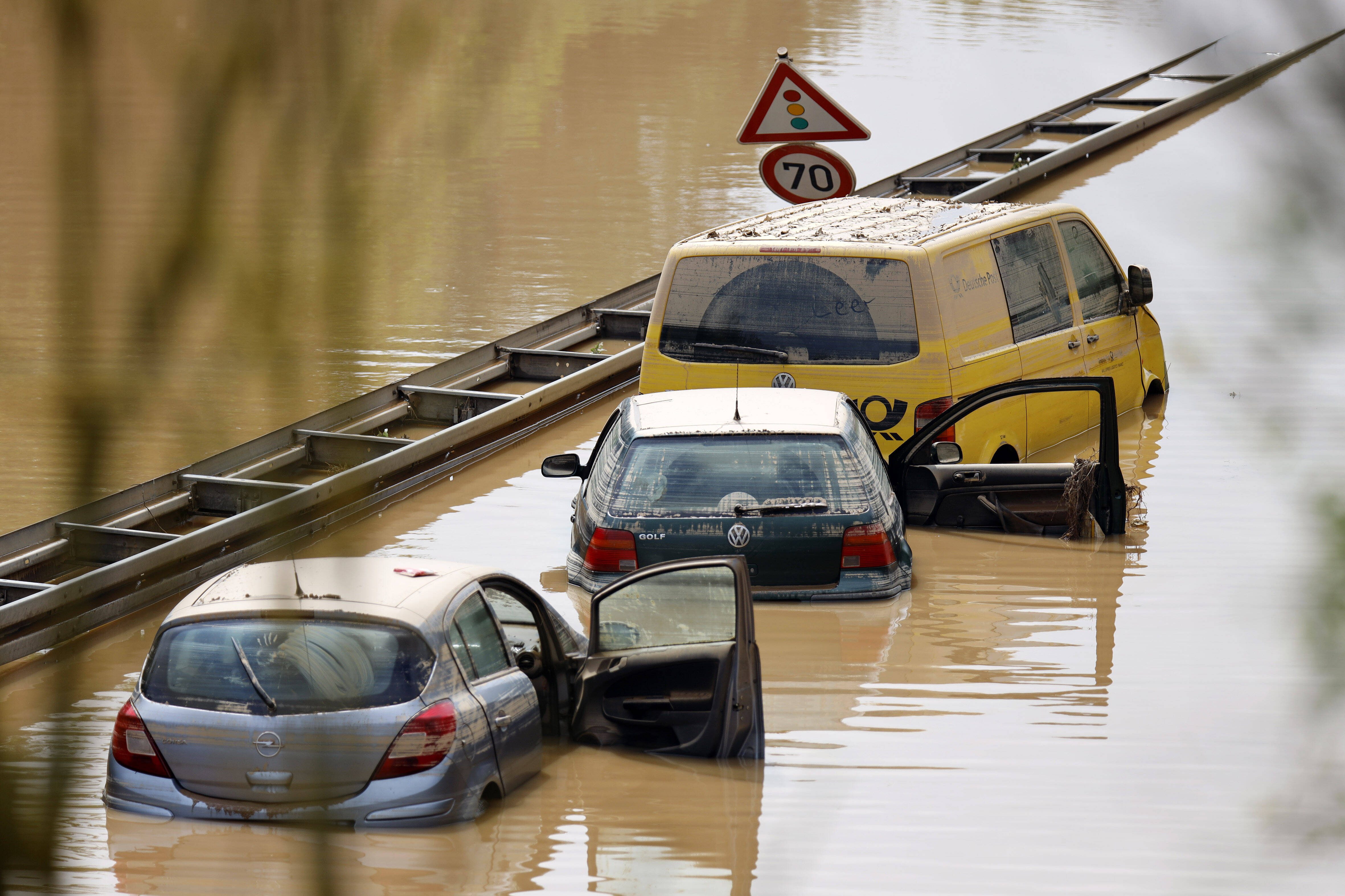 Katwarn-Alarm wegen Starkregen! Auch das Ahrtal betroffen  - Katwarn kündigt Starkregen und Unwetter an