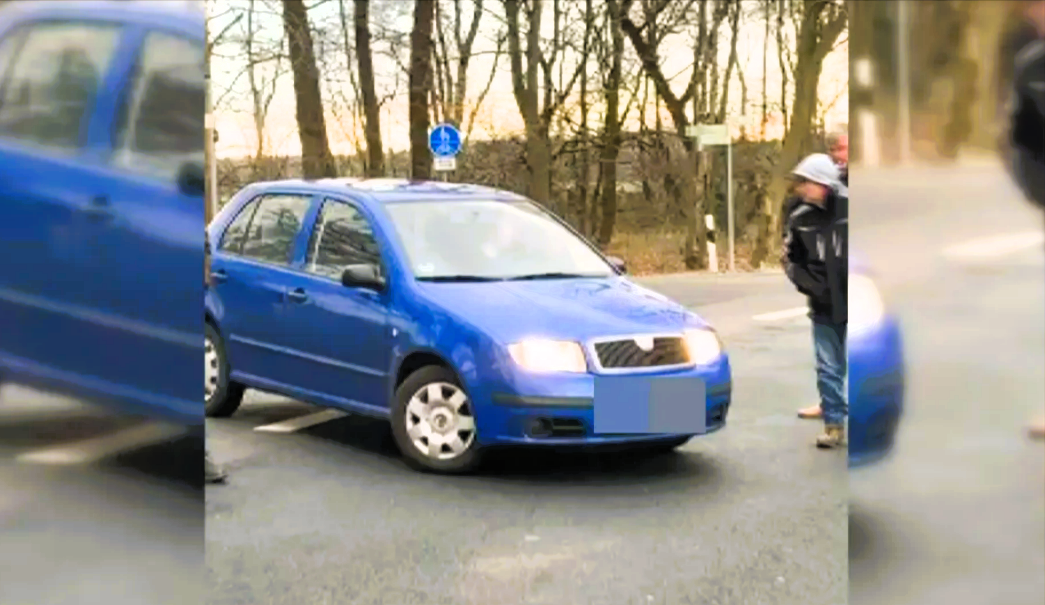Auto rast in Bauerndemo - Demonstrant schwer verletzt! Hubschrauber im Einsatz