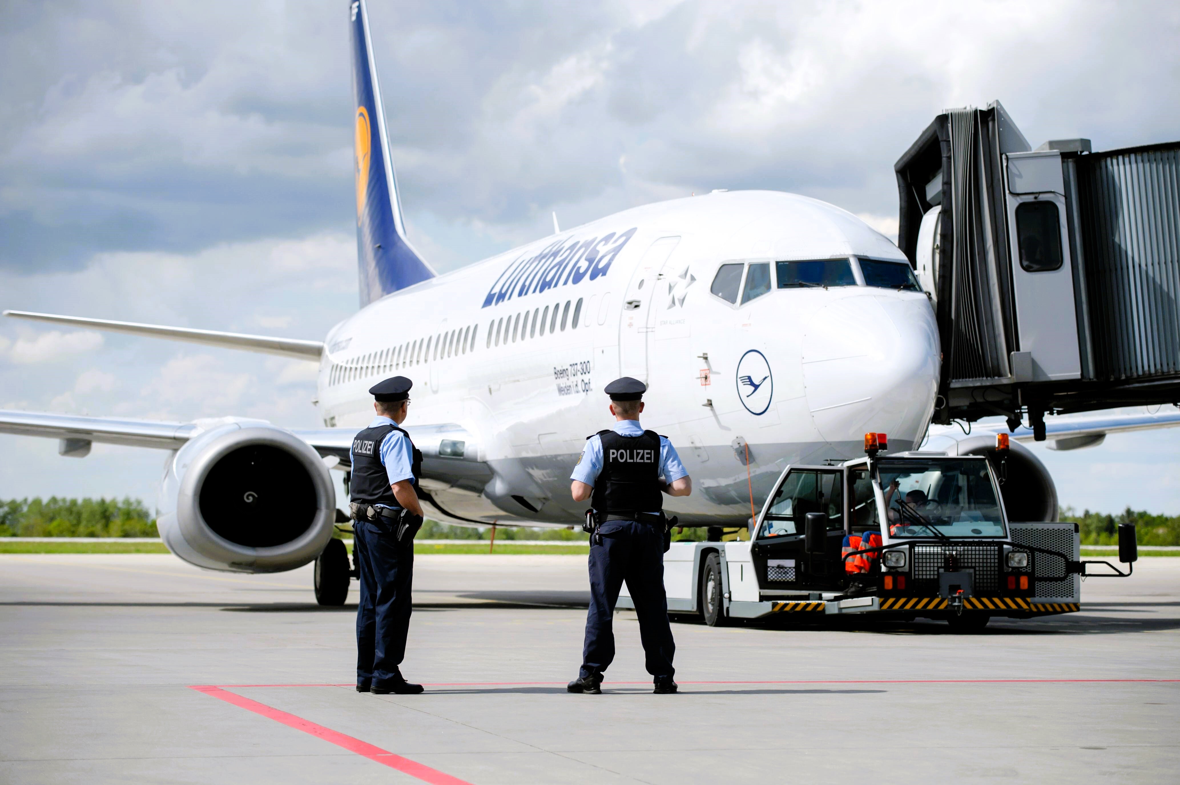 Notlandung wegen Feuers! Lufthansa-Flug muss in Amsterdam notlanden 