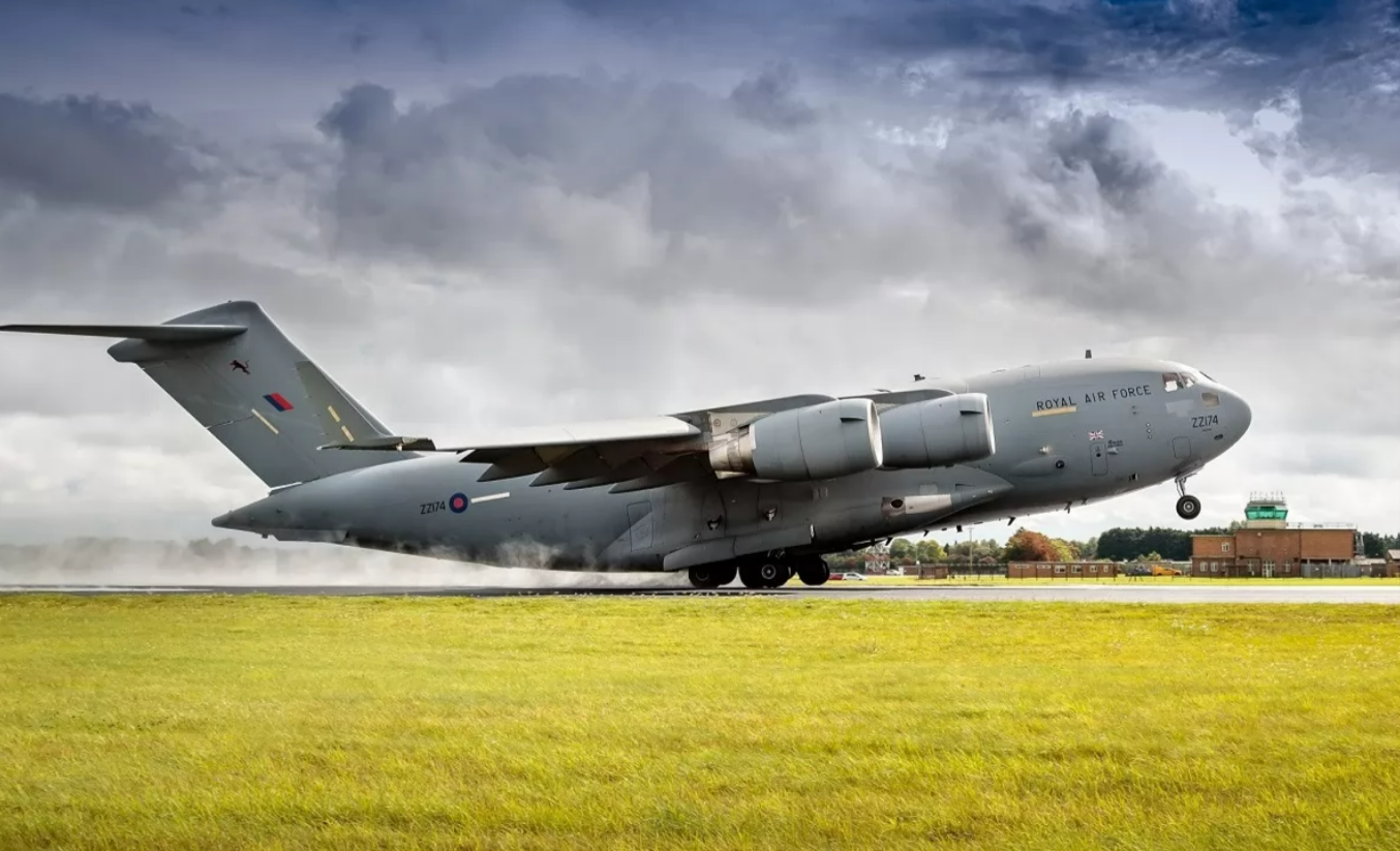 Russen greifen Flugzeug mit britischem Minister an! Jet der britischen Luftwaffe attackiert!